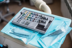 Оборудование для лечения зубов в Стоматологии Доктора Елисеева в Ялте